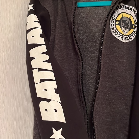 BOYS BATMAN HOODIE SIZE 6 - Picture 2 of 5
